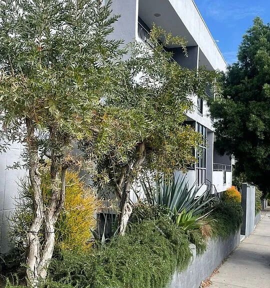 1400 N Fairfax Ave — Photo 2