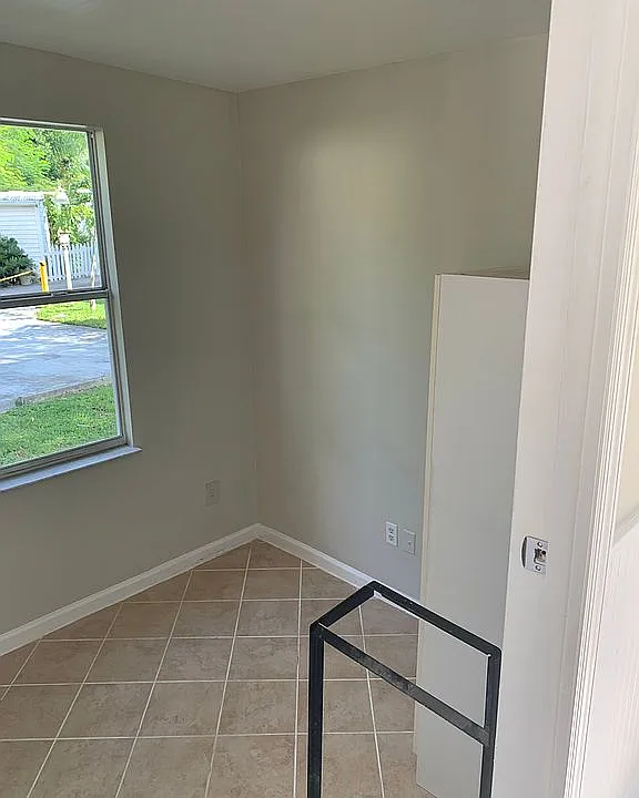 Room/office or closet
