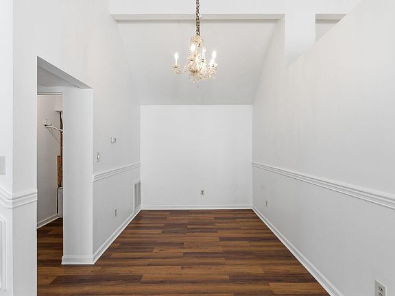 5th image of 2729 Chelsea Woods Ct