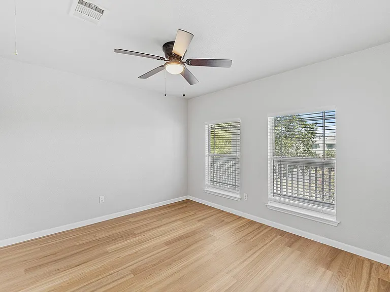 1733 Thompson Trl — Photo 17