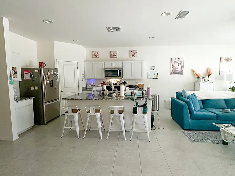2373 E Alonso Dr — Photo 3