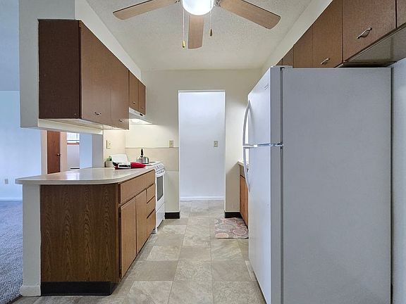 3rd image of 502 13th St SE #8