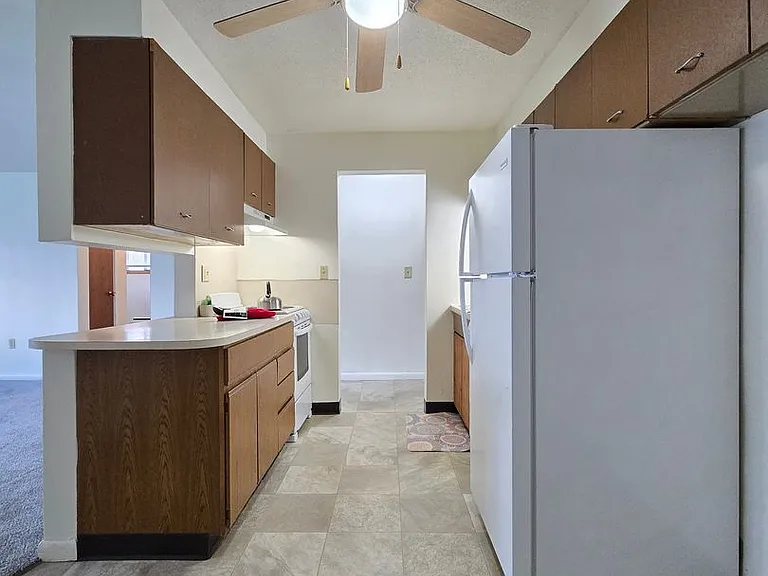 502 13th St SE — Photo 2