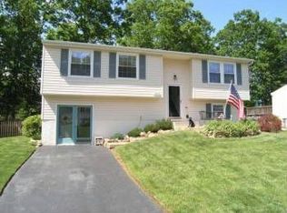 15112 Kamputa Dr, Centreville, VA 20120
