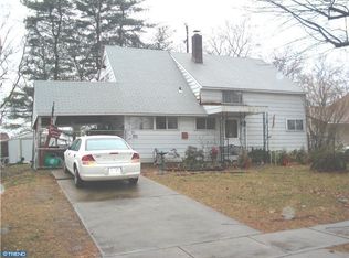 346 Appletree Dr, Levittown, PA 19055