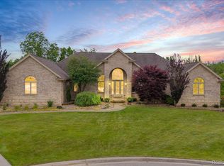 550 Kings Fairway Ct, Grand Blanc, MI 48439