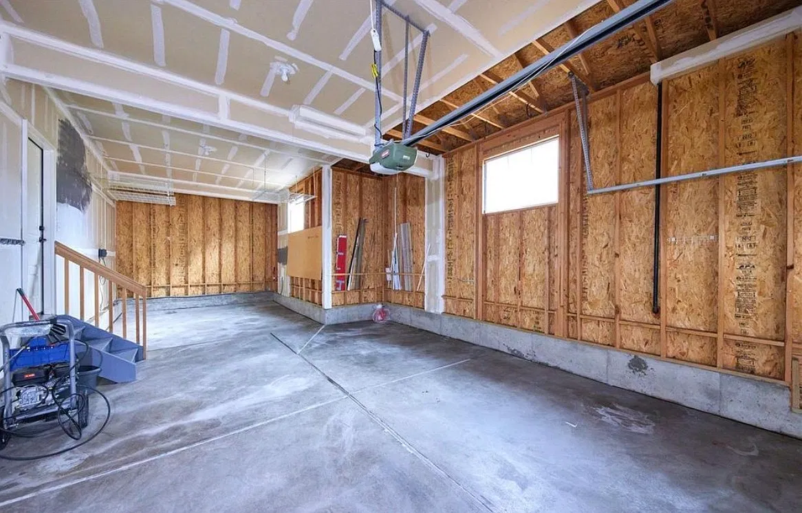 4 bed, 3.5 bath, 2854 sqft, $3,200 — Photo 3