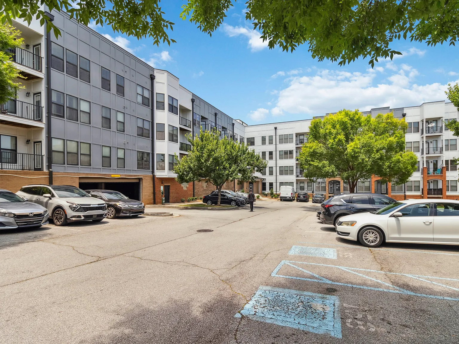 2 bed, 1019 sqft, $2,000 — Photo 2