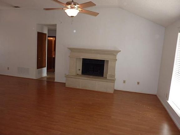 3rd image of 2201 Cedarwood Dr