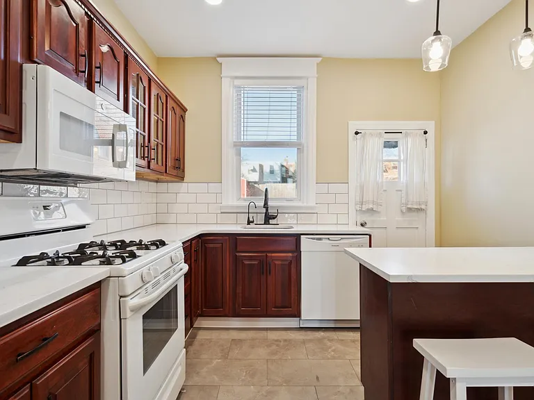 344 Fountain St — Photo 17