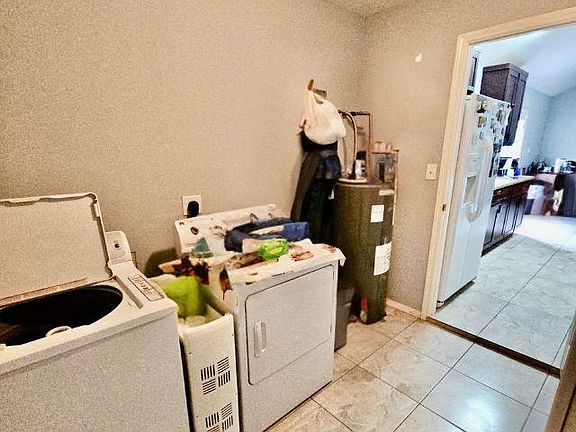 5th image of 11 Bedford Dr