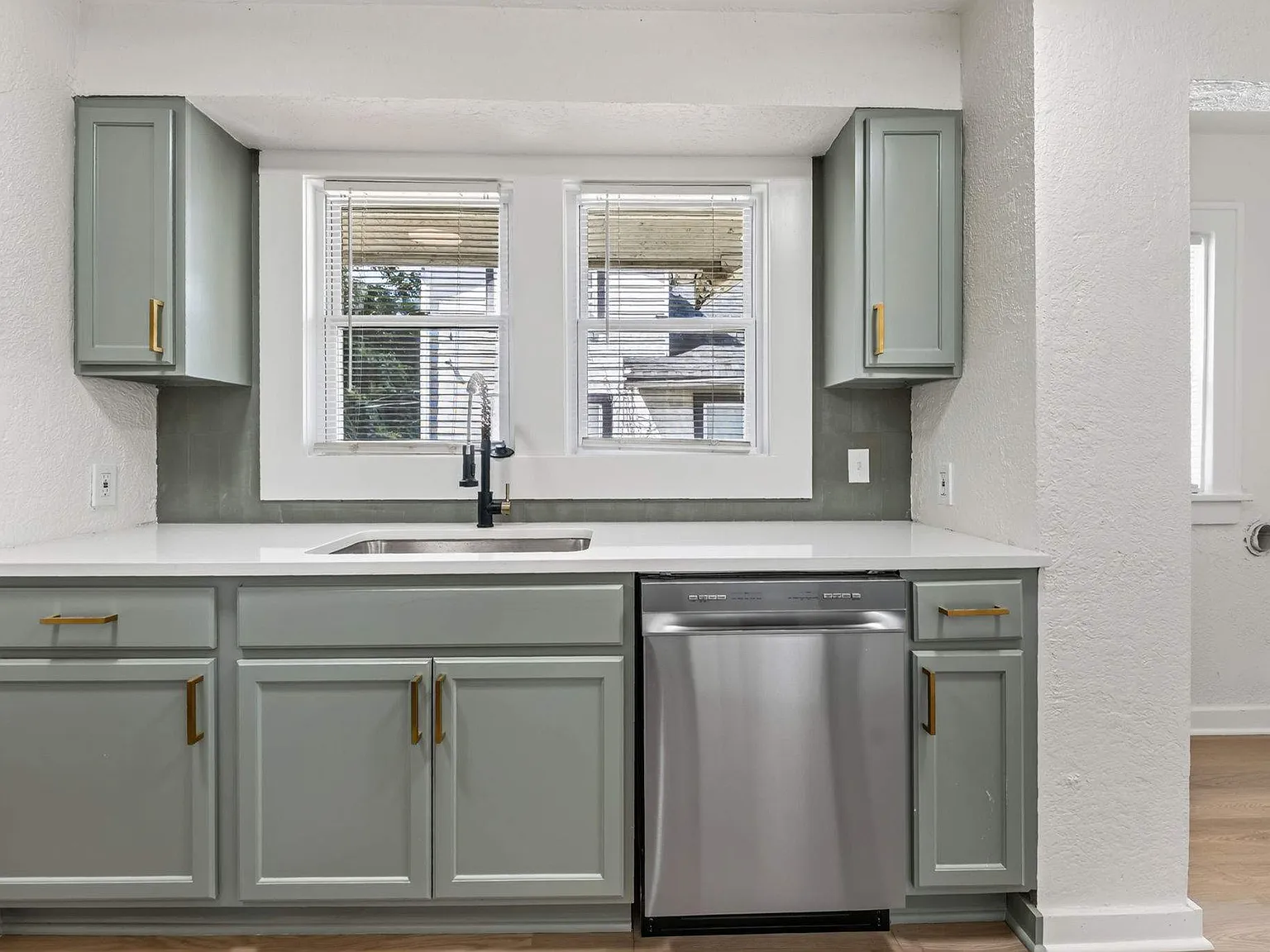 3 bed, 1350 sqft, $1,650 — Photo 3