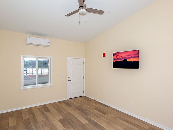 4th image of 1117 E Gurley St #30