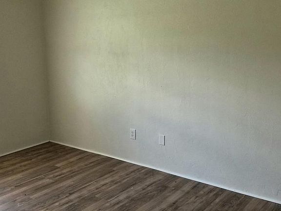 5th image of 2423 NW 57th Pl