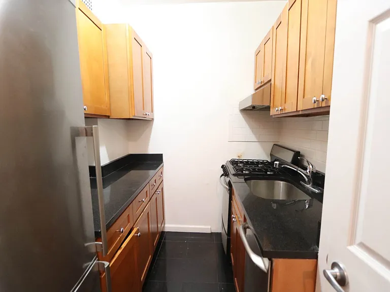 120 E 62nd St #4C — Photo 8