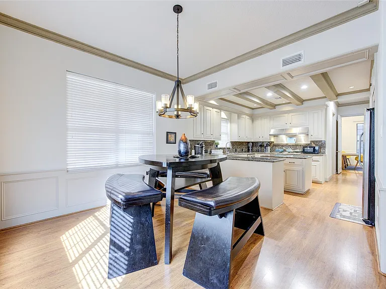 2510 Potomac Dr #5 — Photo 12