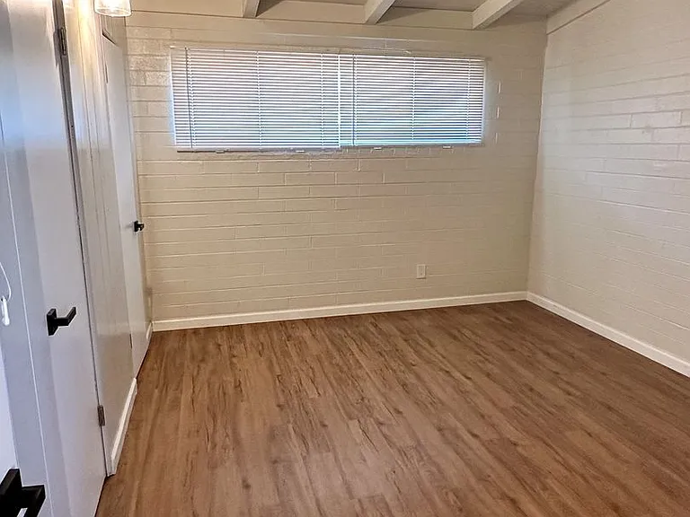 2770 N Forgeus Ave — Photo 8