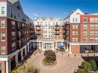 85 Memorial Rd APT 414, West Hartford, CT 06107