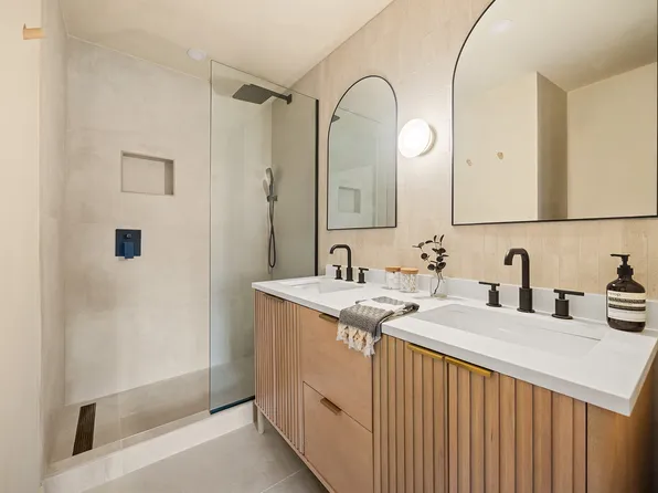 654 Jefferson Avenue image 9 of 13