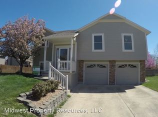 609 SE Cumberland Dr, Lees Summit, MO 64063