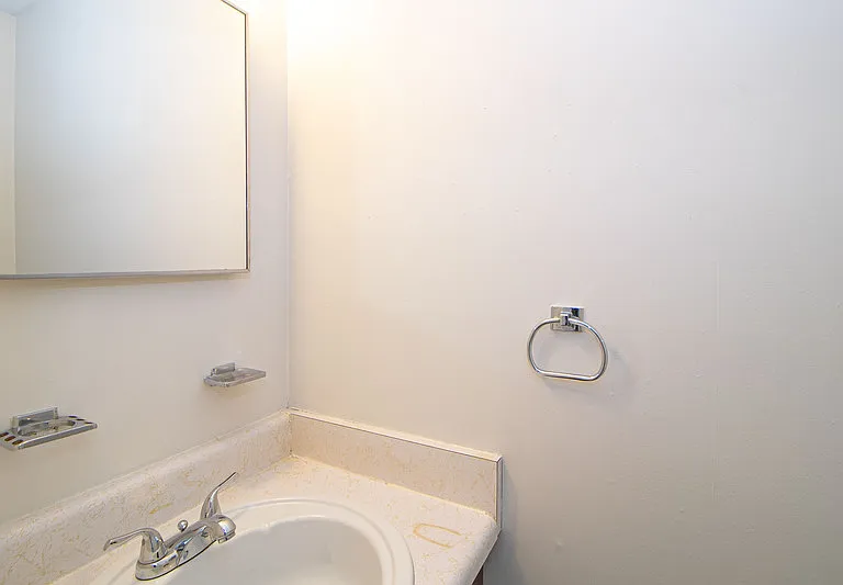 814 E Golfview Pl — Photo 6