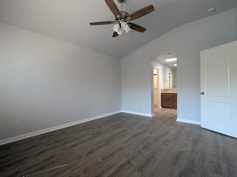 286 Santa Barbara Ave — Photo 22
