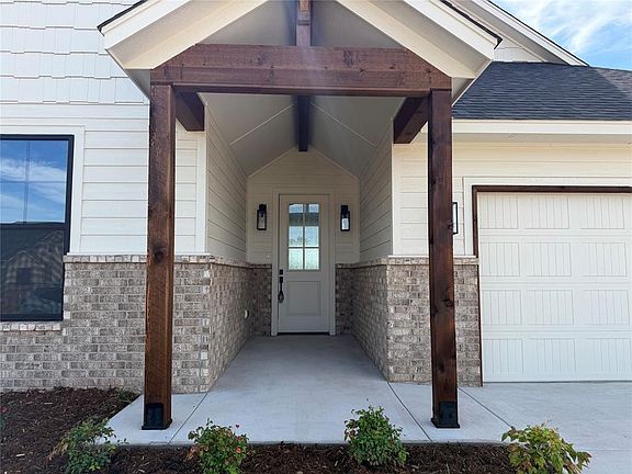 2nd image of 211 Outlander Way