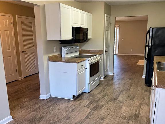 3rd image of 12561 Point Park Dr #1