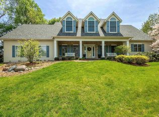 4360 Old Ivy Ct, Bettendorf, IA 52722