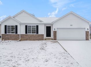 935 Village Dr, Davison, MI 48423