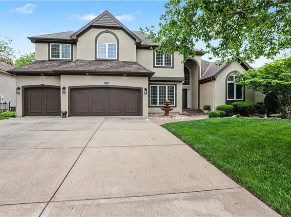 709 NE Lake Pointe Dr, Lees Summit, MO 64064