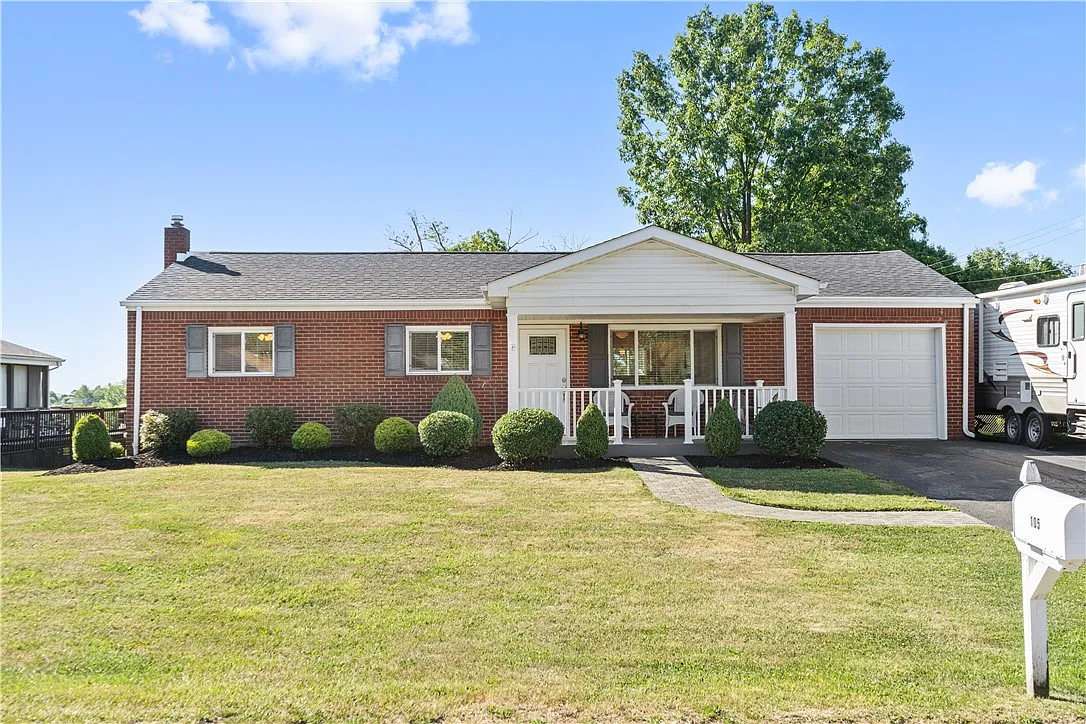 105 Elm Dr photo 1
