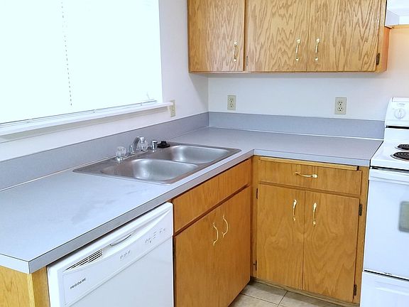 2nd image of 915-919 28th St NE #2802B