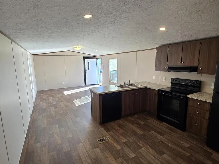 5921 Nadine Rd #E — Photo 4