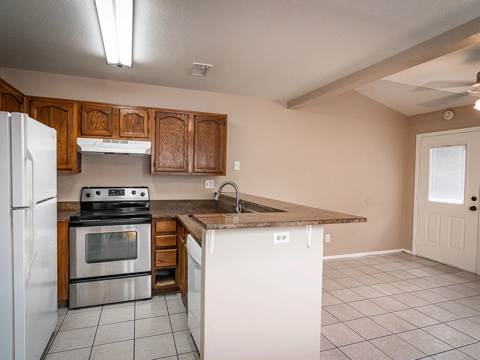 2 bed, 760 sqft, $1,600 — Photo 4