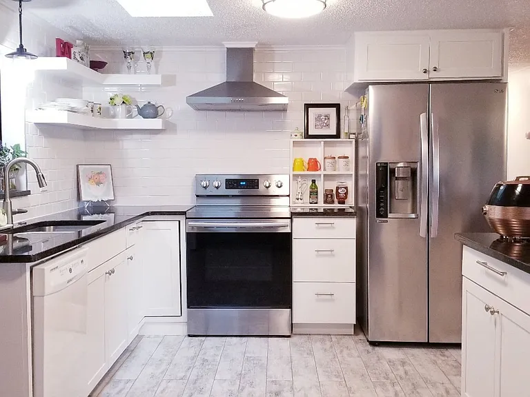 101 NW Campbell Rd — Photo 14