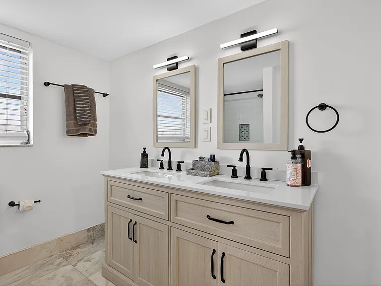 3960 Oaks Clubhouse Dr #512 — Photo 11