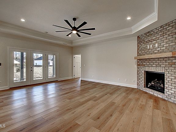 4th image of 1209 Brown Rd