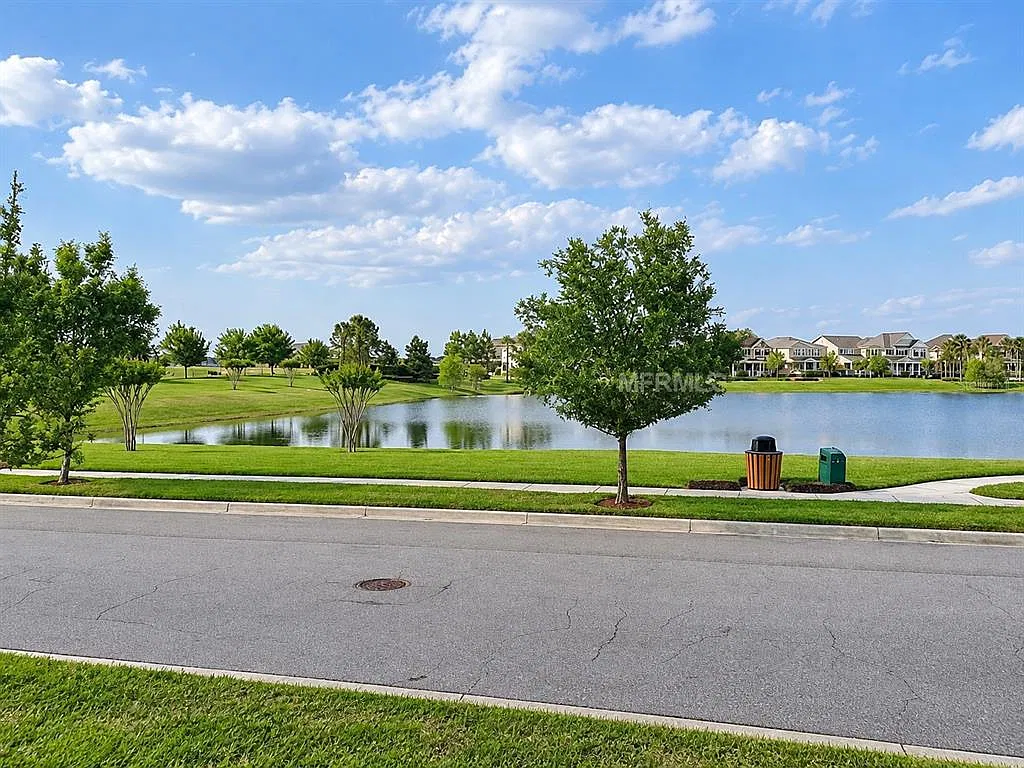 4 bed, 2.5 bath, 2838 sqft, $3,200 — Photo 2