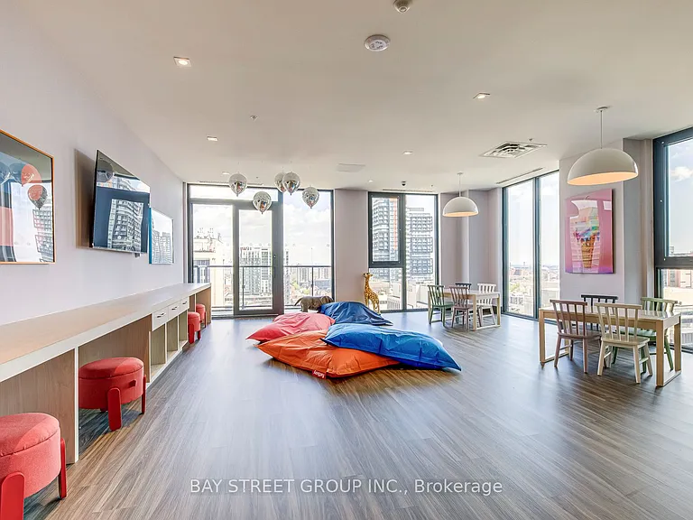75 James St S #1504 — Photo 30