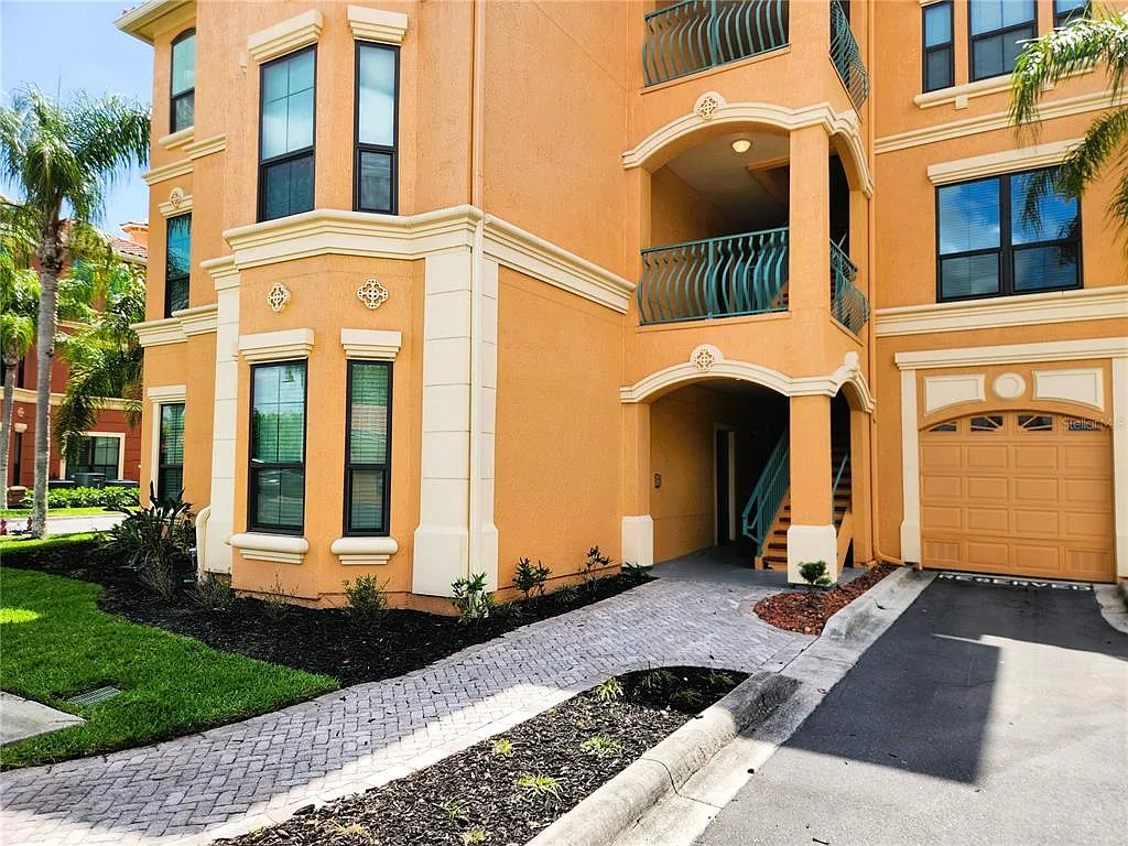 2 bed, 2.0 bath, 1368 sqft, $2,200 — Photo 2