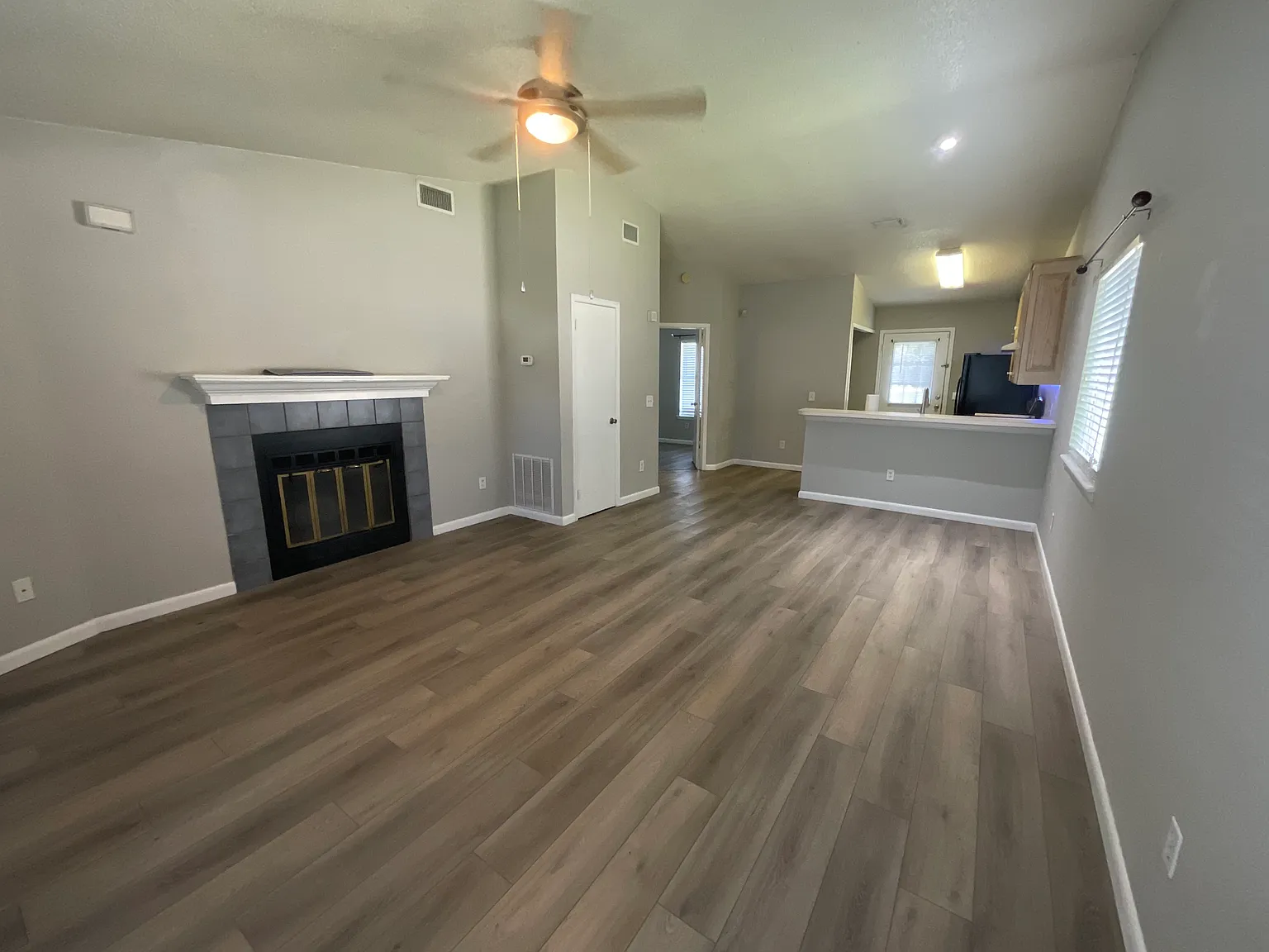 2 bed, 937 sqft, $1,100 — Photo 1