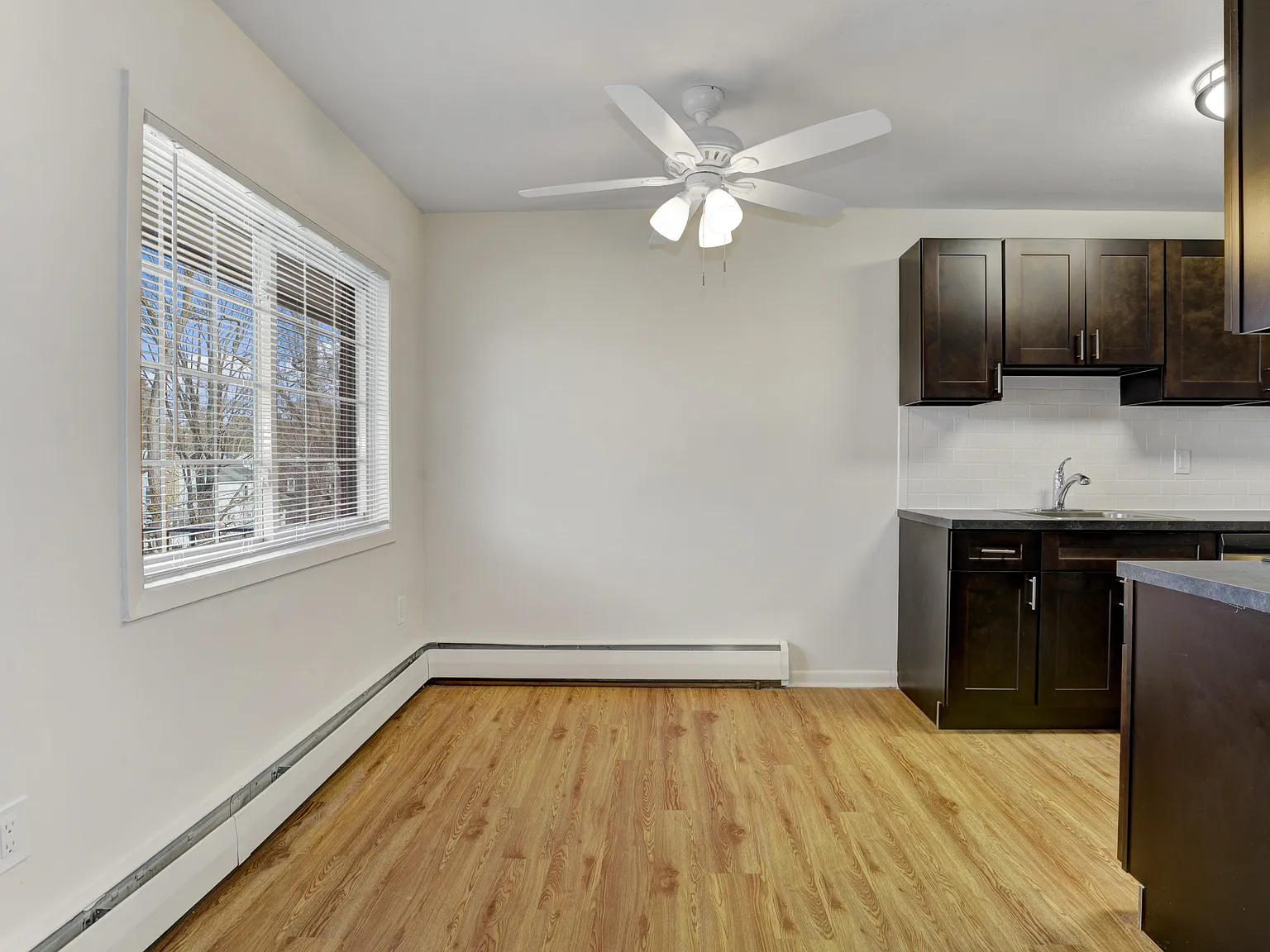 Versailles Apartments — Photo 4
