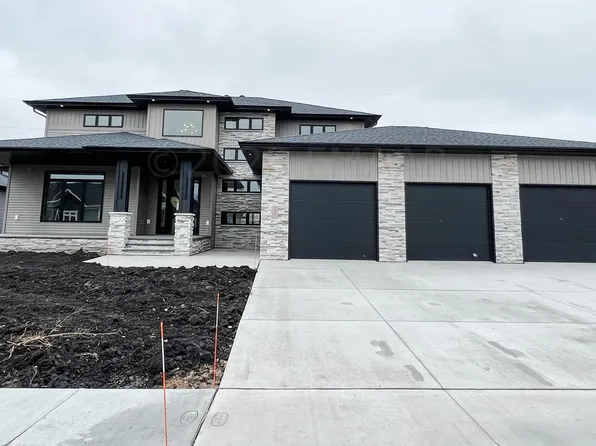 2751 Samuel Dr S, Fargo, ND 58104