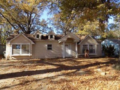 825 Murrow Ct, Lawrence, KS, 66049