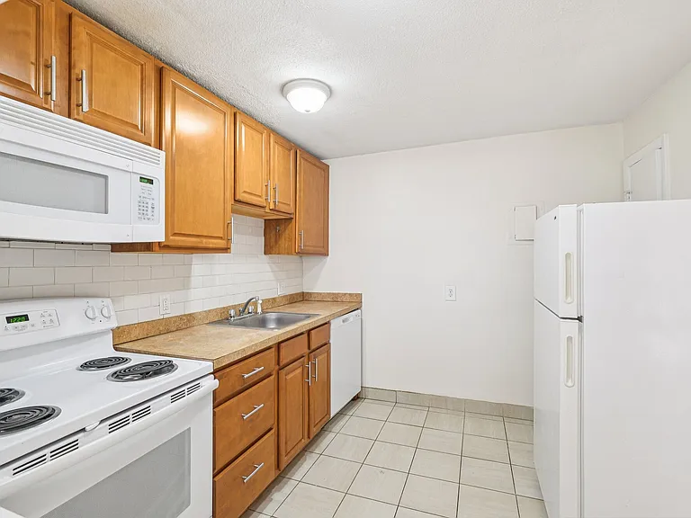 Gardner Street Apartments — Photo 16