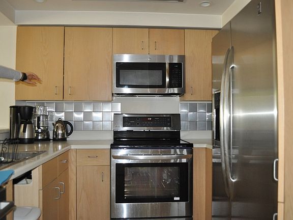 5th image of 655 Columbia St Unit 204