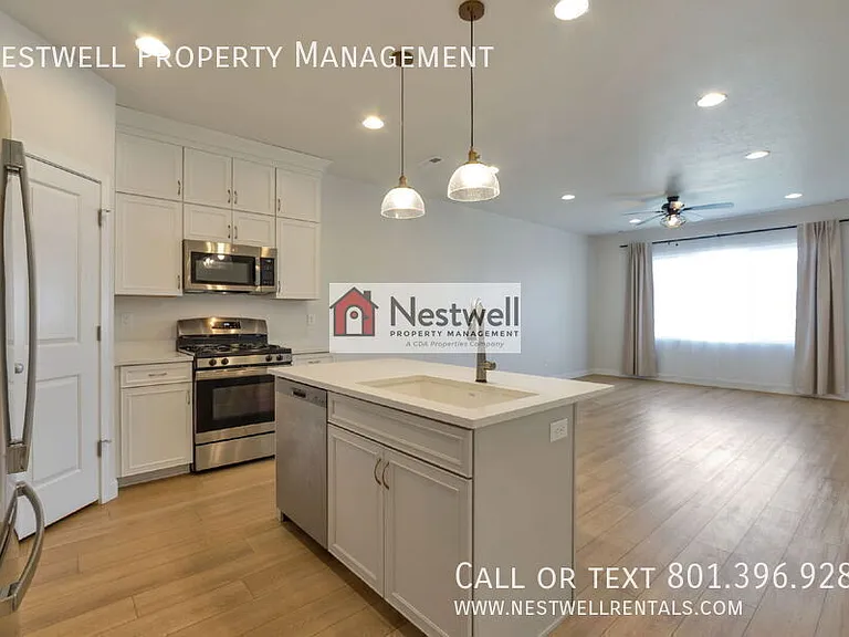 3728 S 3300 W — Photo 4