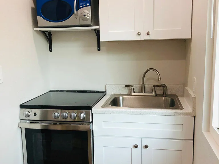 408 Holt Ave #B — Photo 8