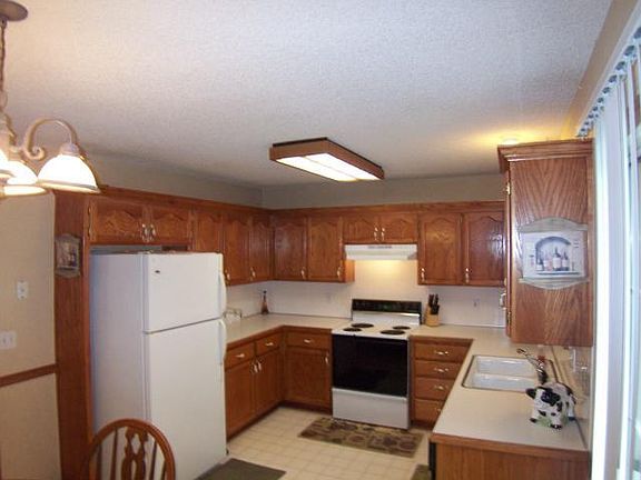 4th image of 1222 Lone Star Ct